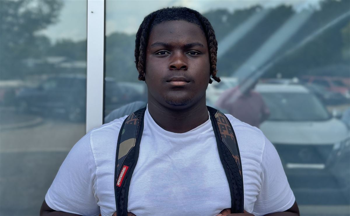 Three-star 2024 DL Germaine Carter takes in Friday camp at Ole Miss