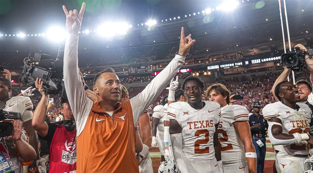 Texas remains at No. 7 in the third College Football Playoff