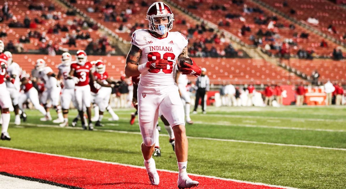 Indiana tight end Peyton Hendershot runs the 40-yard dash during the NFL  football scouting combine, Thursday, March 3, 2022, in Indianapolis. (AP  Photo/Darron Cummings Stock Photo - Alamy