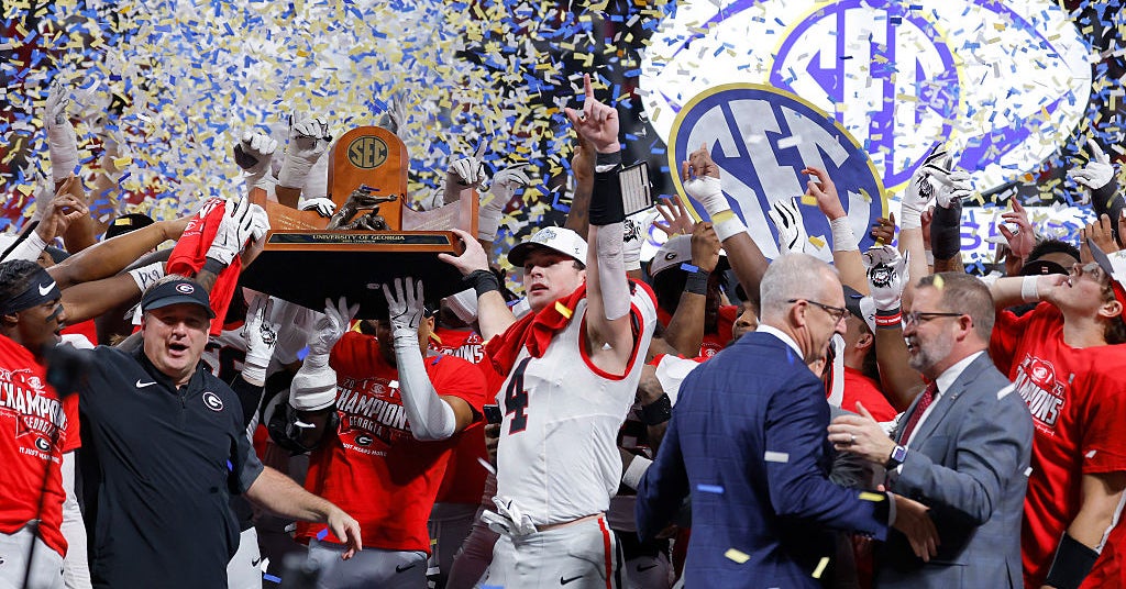 SEC creates policy to keep professional football, basketball players out of conference