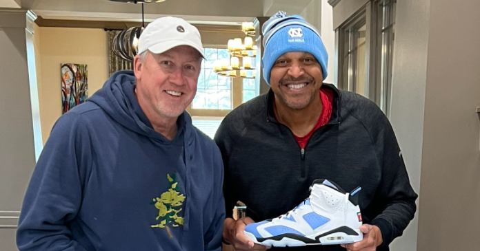 Michael Jordan Gifts Scott Williams & Crew With UNC Gear for Final Four Michael Jordan Gifts Scott Williams & Crew With UNC Gear for Final Four