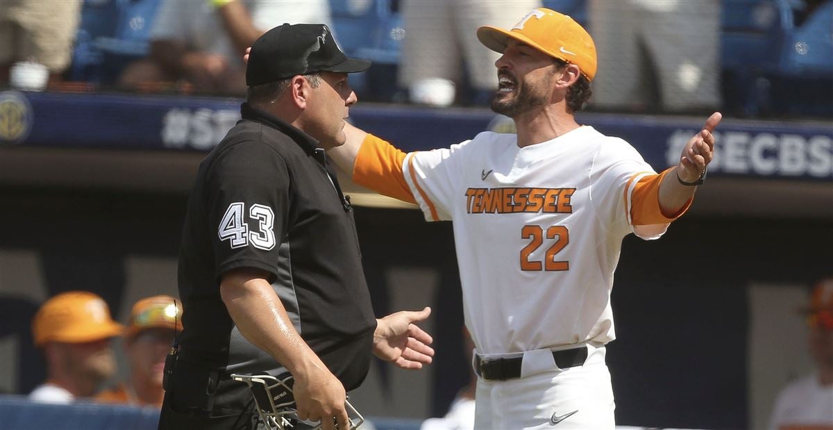 Vitello Responds To Lsu S Mainieri Criticizing Tennessee Fans Players