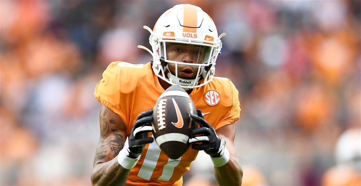 Tennessee's Jalin Hyatt receives the 2022 Biletnikoff Award