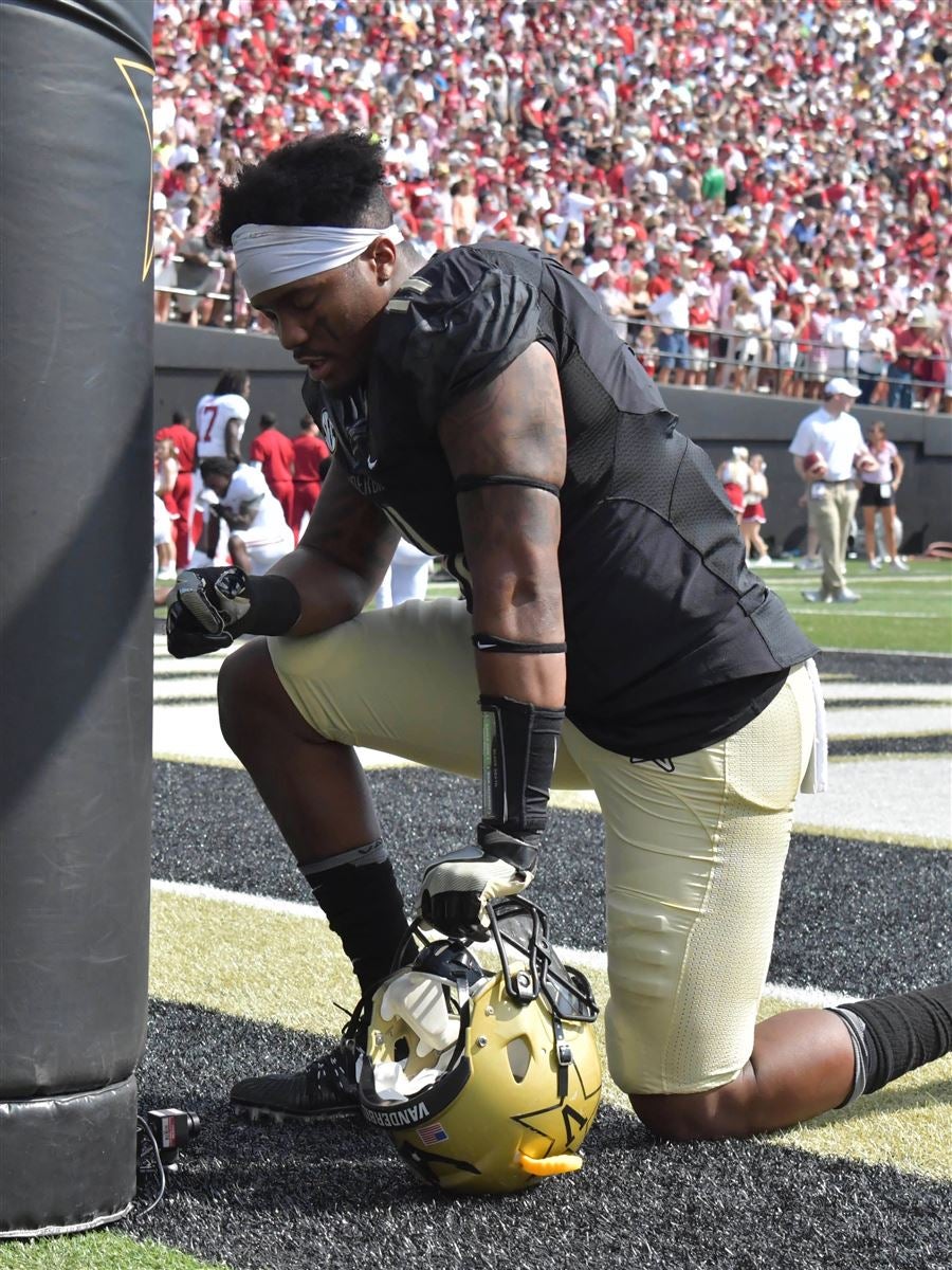 Vanderbilt linebacker Charles Wright