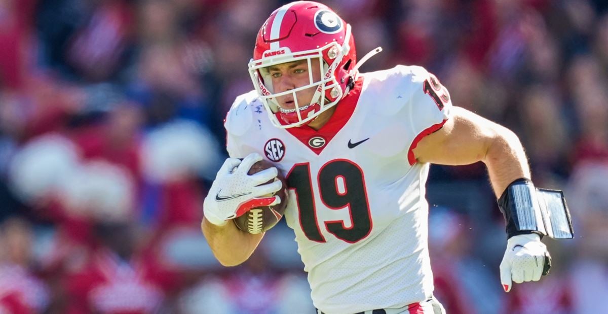 Georgia's Brock Bowers wins FWAA Freshman of the Year Award