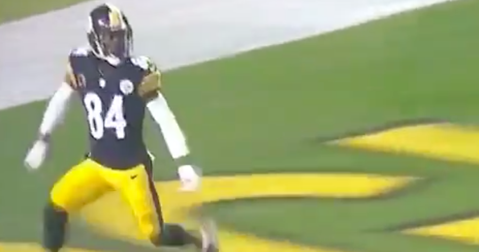 WATCH Antonio Brown leaves Patriots game with apparent injury WATCH Antonio Brown leaves Patriots game with apparent injury