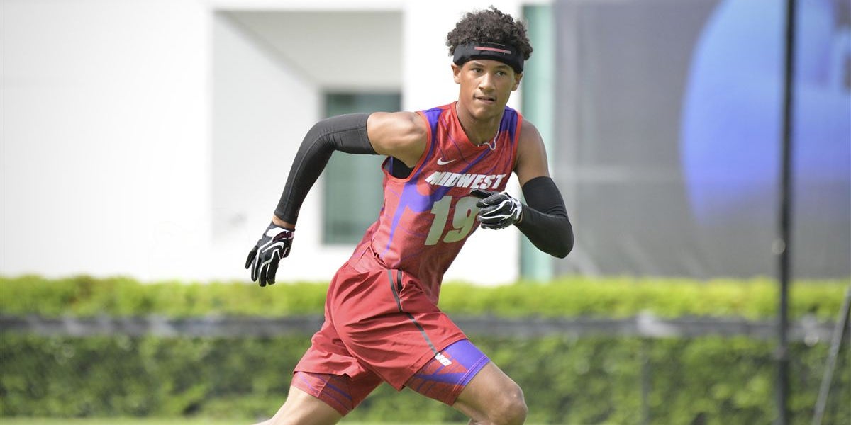https://s3media.247sports.com/Uploads/Assets/916/266/14266916.JPG?width=1200&height=600&crop=2:1&fit=cover