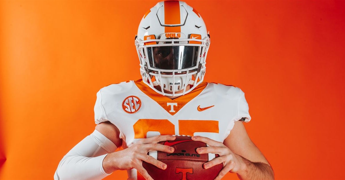 Elite long snapper shocks 'a lot of people,' commits to Vols as walk-on