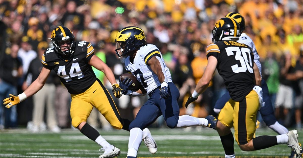 Michigan football reveals uniforms for ranked road game at Illinois