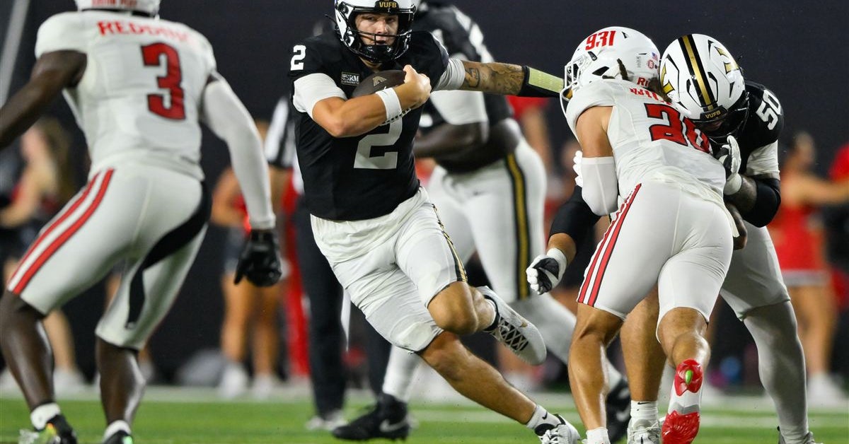 Five Friday thoughts: Jared Curtis and the quarterback situation, seeds of an SEC breakaway, more