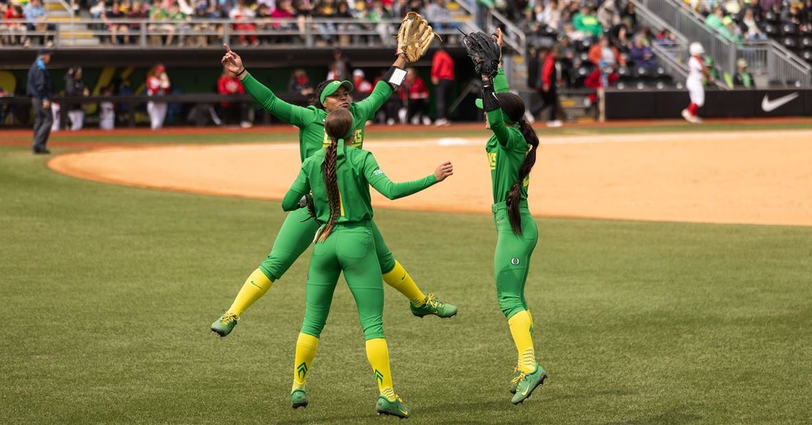 Ducks get back on track with road sweep of Minnesota, now 12-1 in Big Ten play