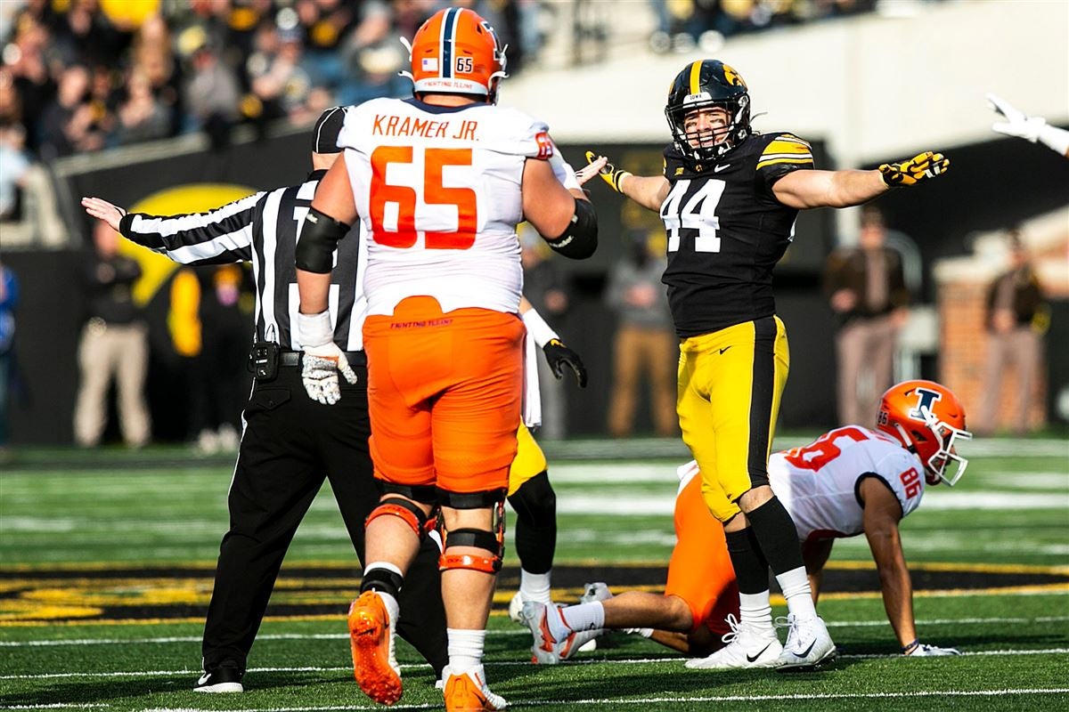 Quick hits: Illini offense sputters in second half of 33-23 loss at No. 17 Iowa