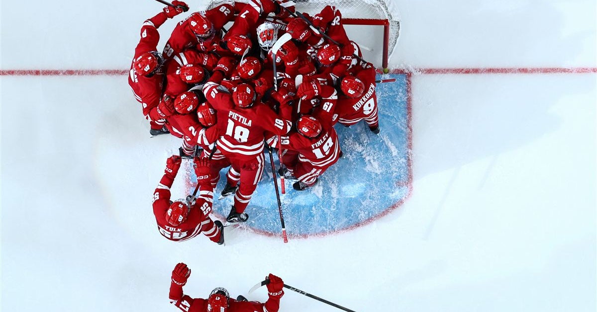 Badgers hockey announces doubleheader at Lambeau Field