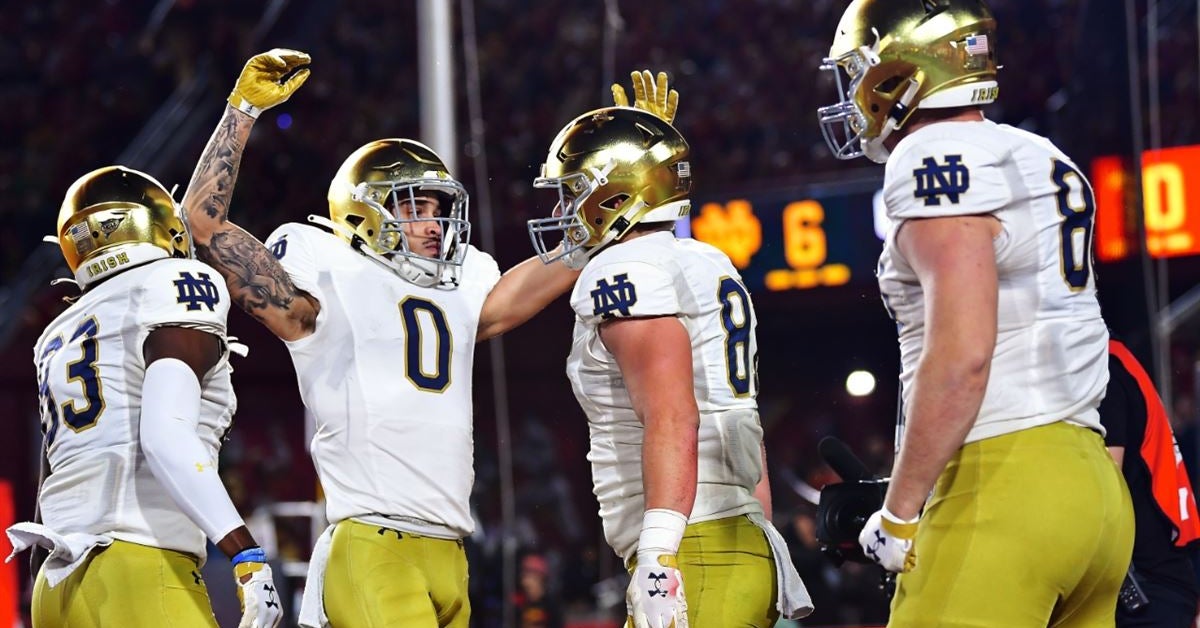 WATCH Buchner Finds Lenzy Deep For The Long Score Notre Dame And watch-buchner-finds-lenzy-deep-for-the-long-score-notre-dame-and