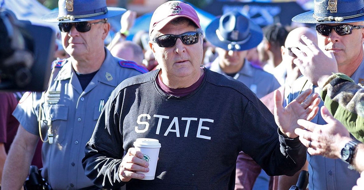 In Honor Of Mike Leach Wsu Will Wear Decals On Helmets At La Bowl