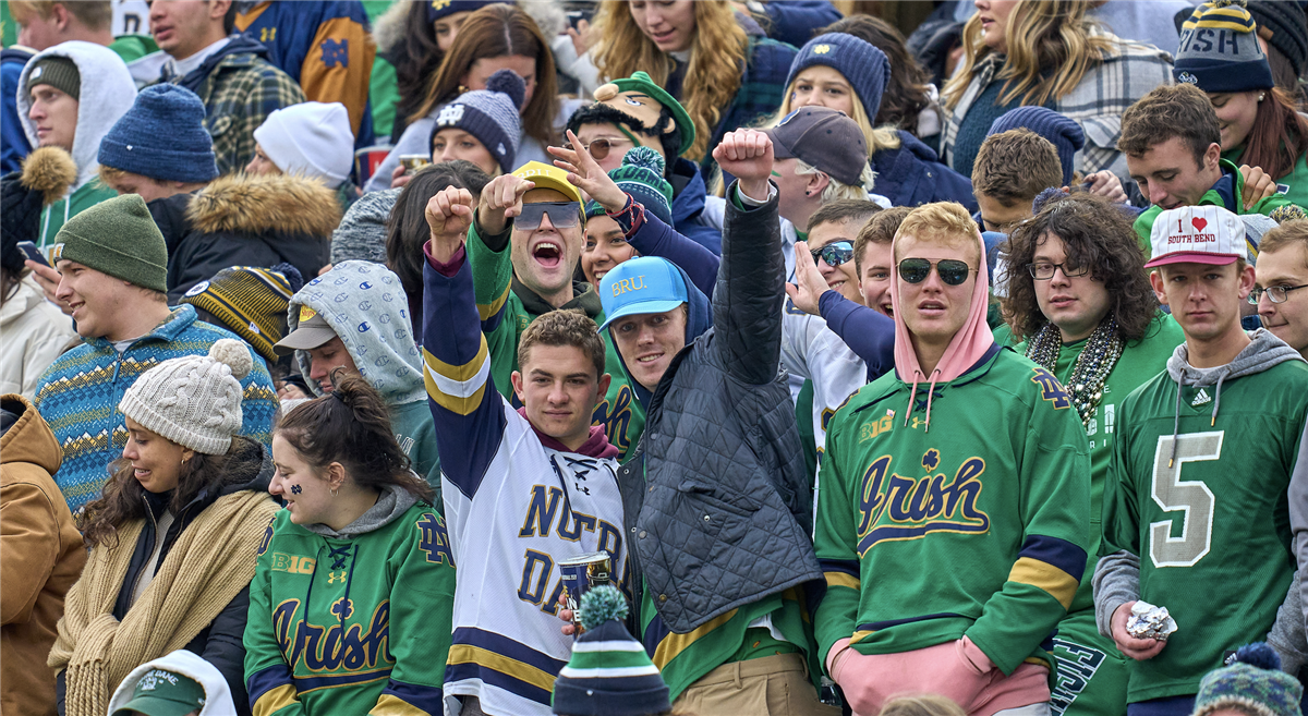 Texas Longhorns, Notre Dame football fans ranked among worst in sports