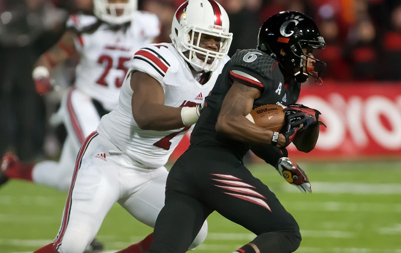 Nov. 16, 2013 - Piscataway, New Jersey, U.S - November 16, 2013: Cincinnati  Bearcats wide receiver Anthony McClung (6) holds the ball during the game  between Cincinnati Bearcats and Rutgers Scarlet Knights