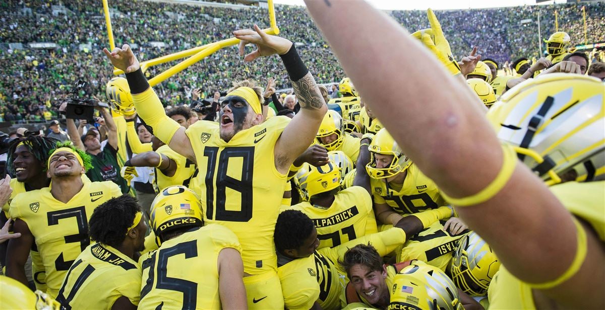 Electric Yellow' uniform combo vs' Washington. (2018)  Oregon football,  College football uniforms, Nfl football art