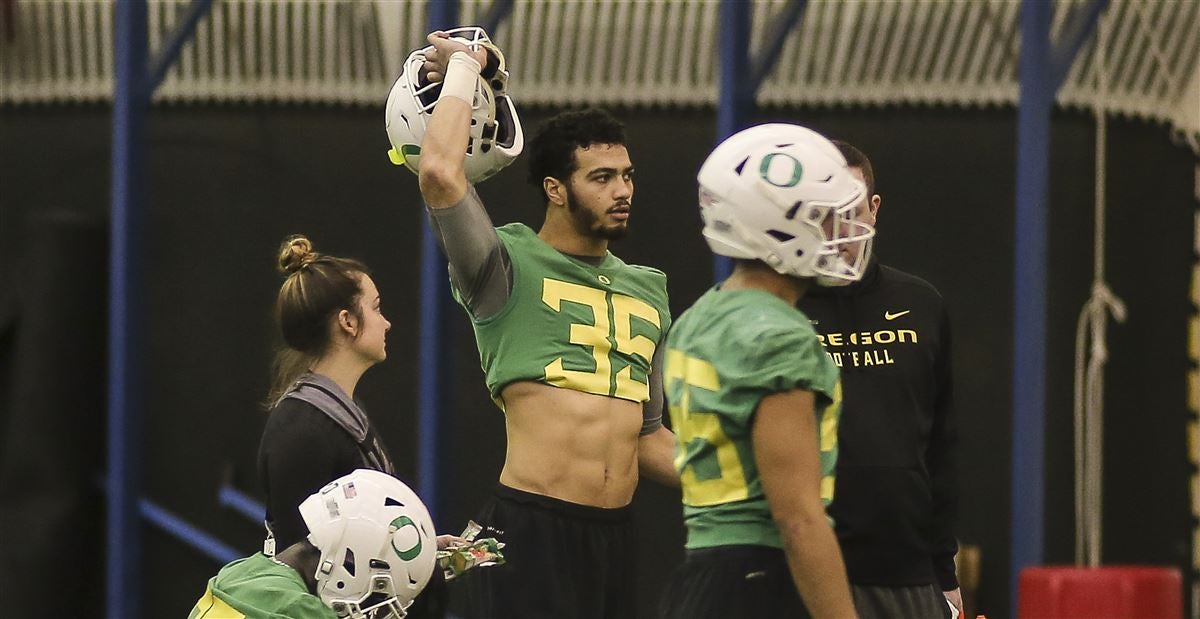 Oregon linebacker Troy Dye to decide on NFL Draft or returning for