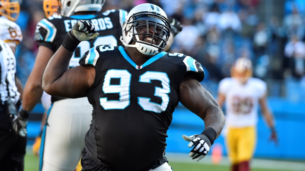 Carolina Panthers running back Jonathan Stewart, left, and full back Mike  Tolbert, right, wait t…