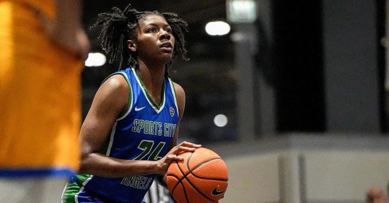 2025 four-star center Naomi Benson commits to Illinois