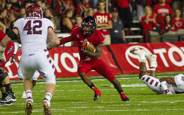 Nov. 16, 2013 - Piscataway, New Jersey, U.S - November 16, 2013: Cincinnati  Bearcats wide receiver Anthony McClung (6) holds the ball during the game  between Cincinnati Bearcats and Rutgers Scarlet Knights