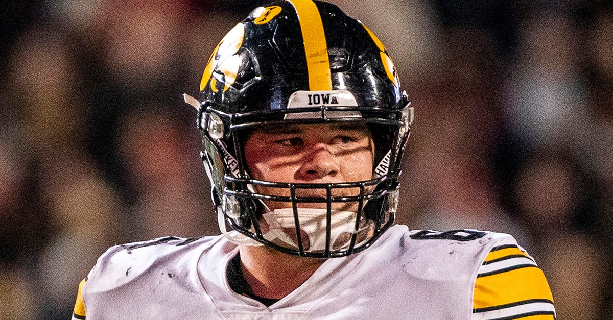 Iowa football's Tyler Linderbaum declares for 2022 NFL Draft