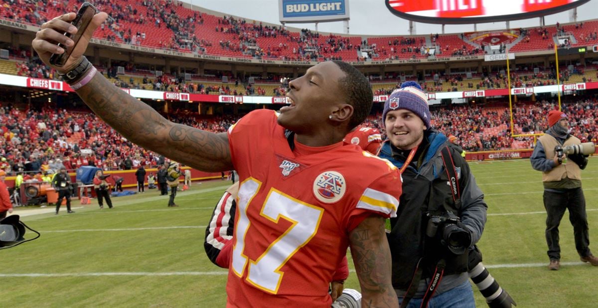 Mecole Hardman of the Kansas City Chiefs dives to score a 25 yard News  Photo - Getty Images