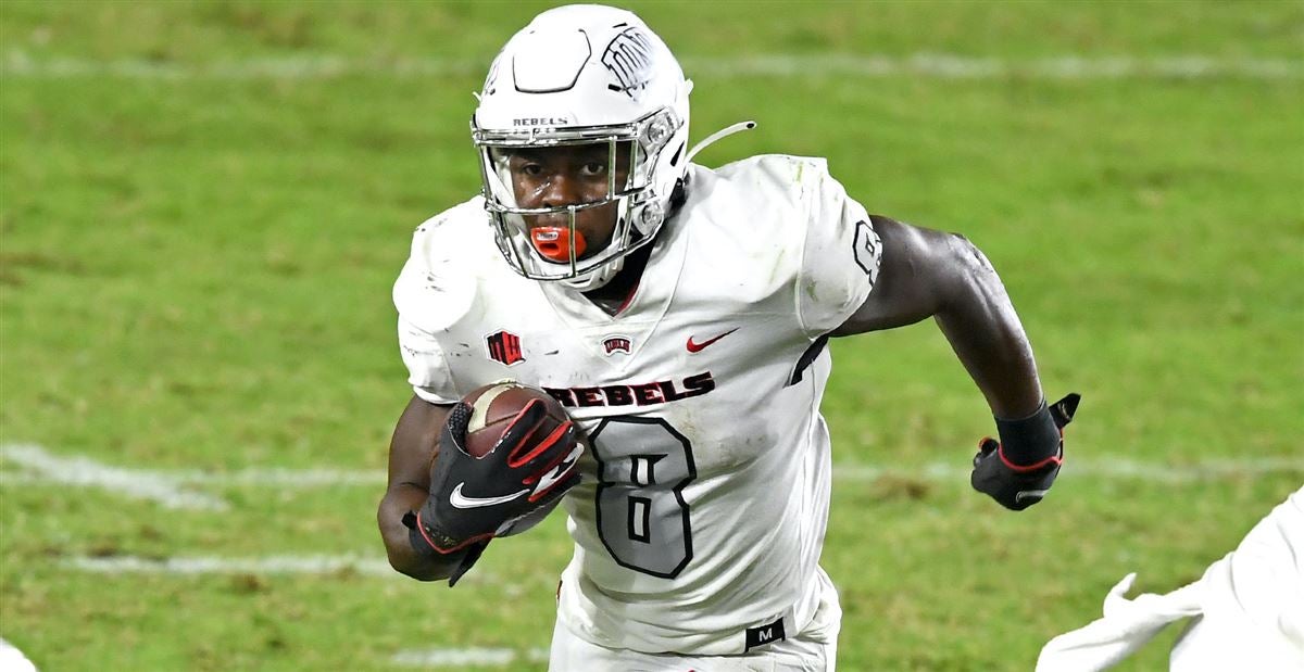 Fresno State Bulldogs quarterback Marcus McMaryion passes against the UNLV  Rebels during the first half of an NCAA college football game Saturday,  Nov. 3, 2018, in Las Vegas. (AP Photo/John Locher)