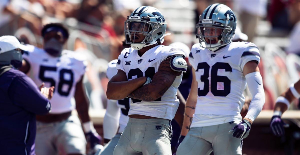 Kansas State Wildcats running back Deuce Vaughn ushers running