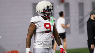 Zion Grady leaves Texas game with apparent leg injury