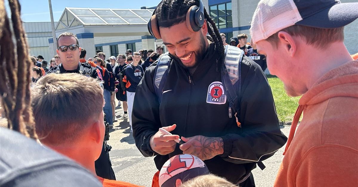 Illini get hero's welcome in return home from Final Four run: 'They're so easy to root for'