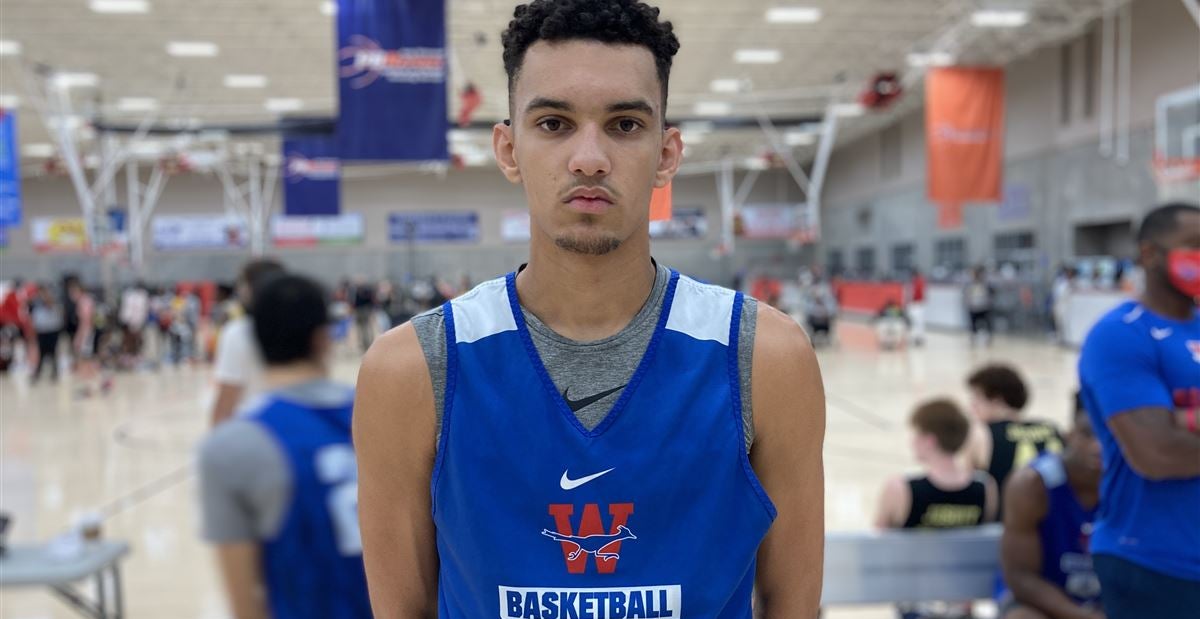 2023 forward Donovan Santoro commits to Providence