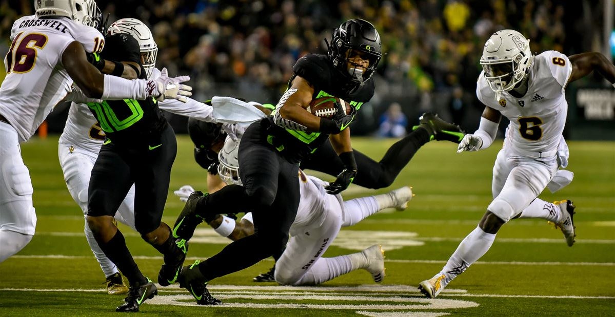 Oregon opens as a two-score favorite vs Oregon State