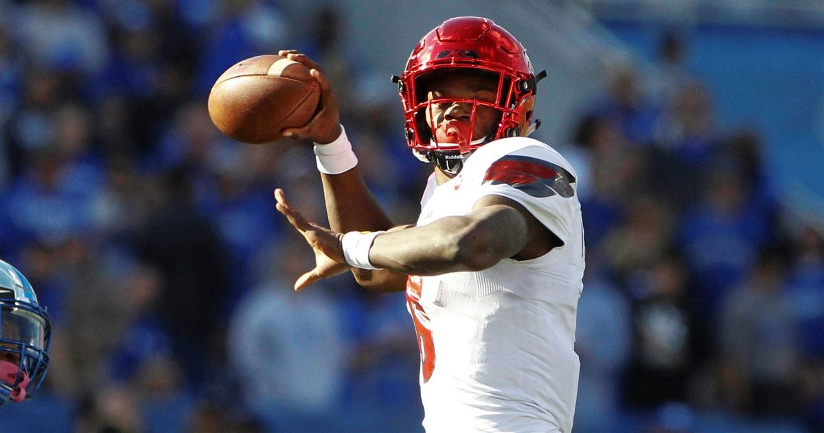 Louisville Football to Retire Quarterback Lamar Jackson's No. 8 Jersey -  Sports Illustrated Louisville Cardinals News, Analysis and More