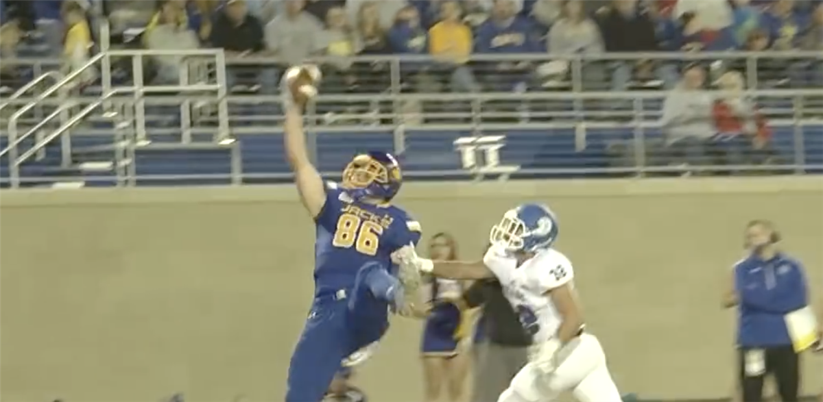 Dallas Goedert's big night for the Eagles includes a TD catch vs