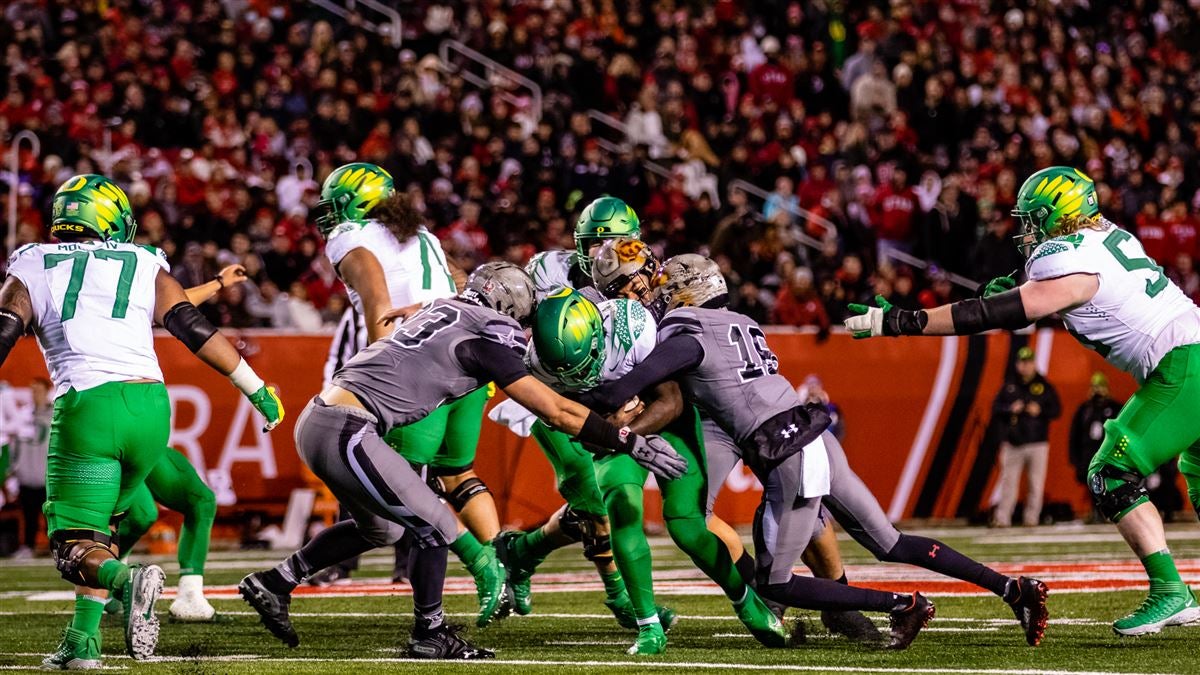 Status of Utah's Tyler Huntley, Zack Moss in question ahead of matchup with  Washington State