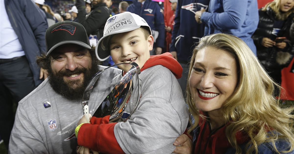 Matt Patricia soaks in Patriots win with wife, son