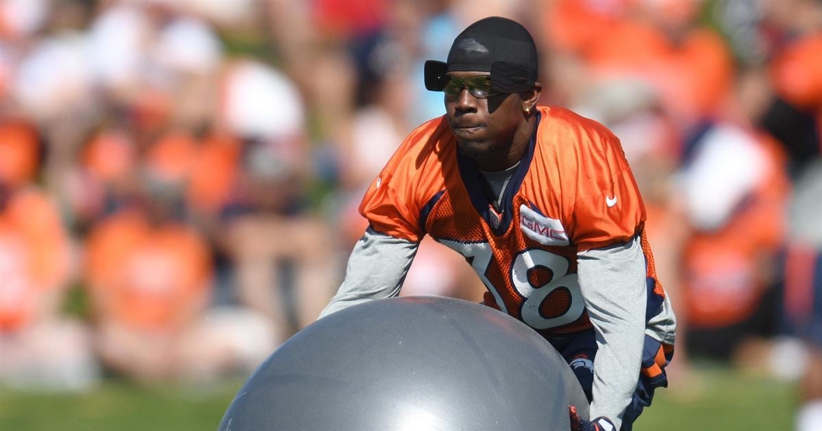 Broncos defensive backs wear funky blinders at practice