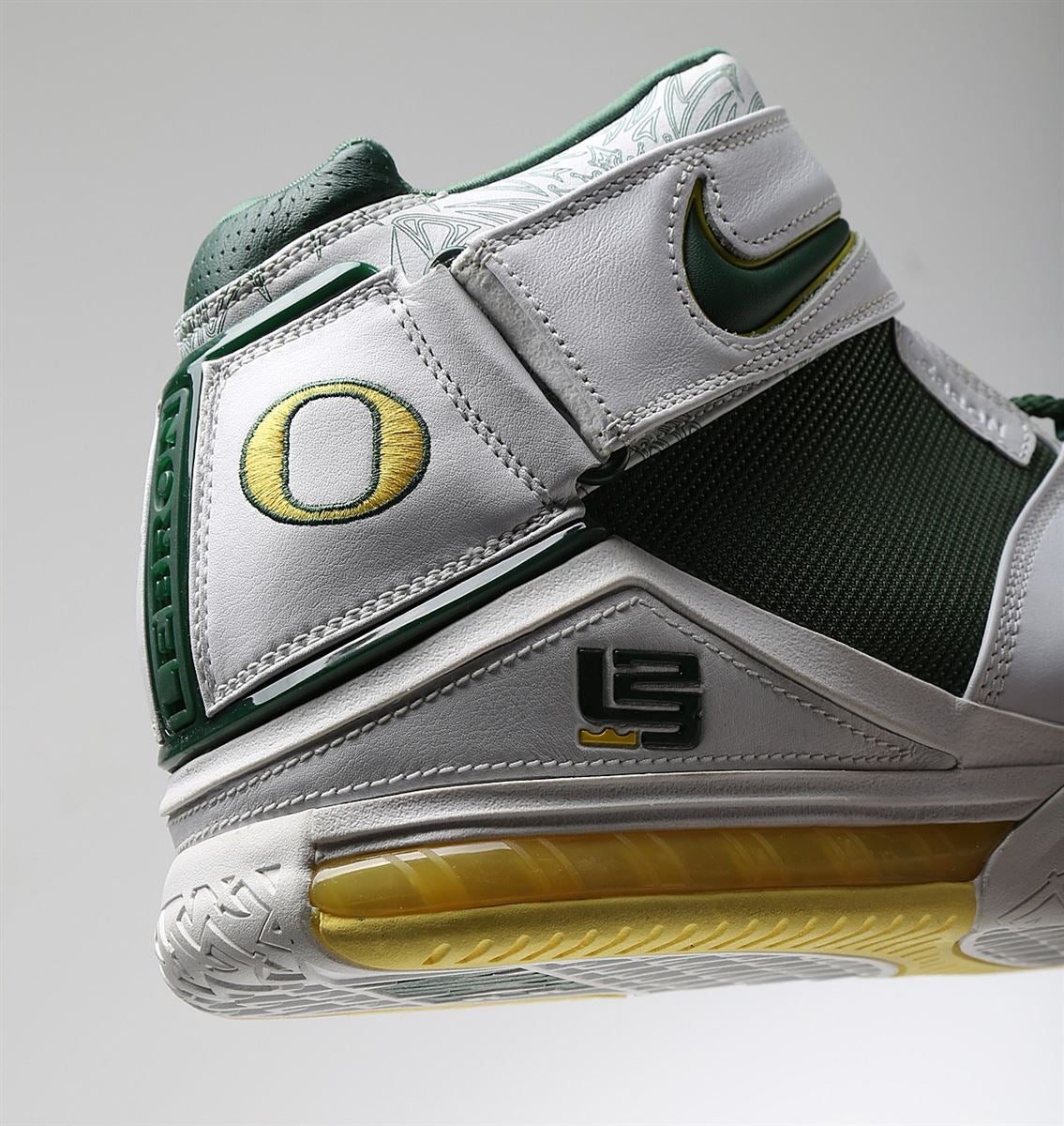 lebron oregon ducks shoes