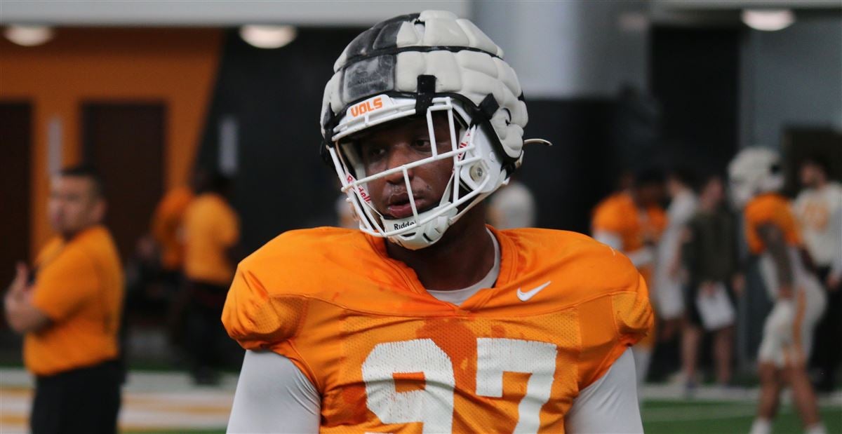 Tennessee defensive lineman Jayson Jenkins expected to enter NCAA transfer  portal