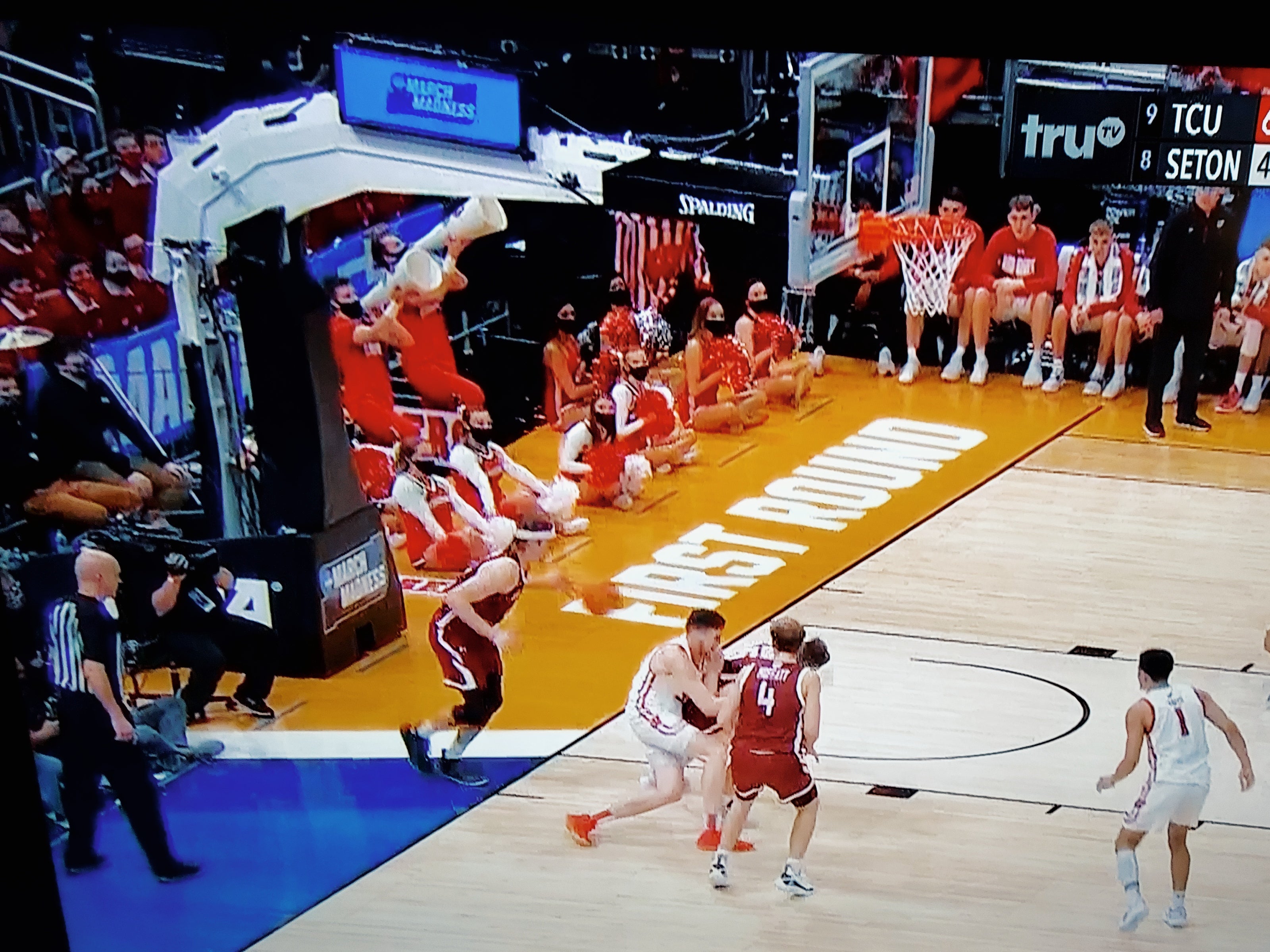 Outofbounds rule question Leaky v Marquette