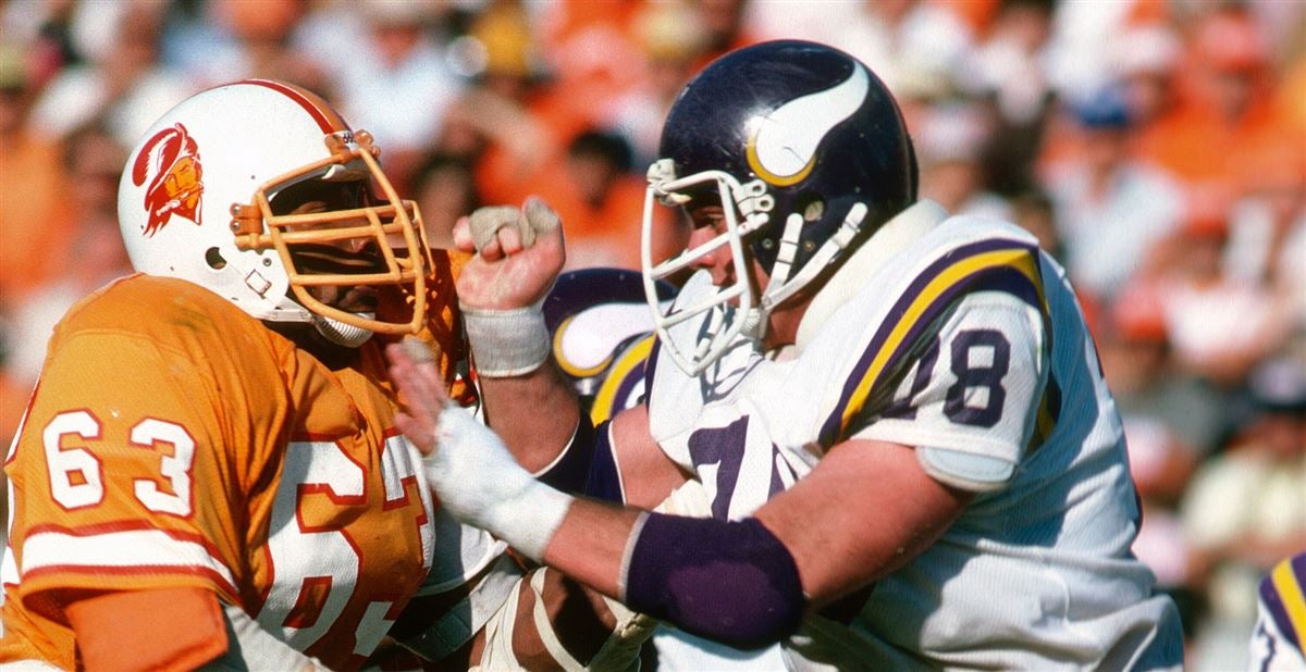 Steve Riley, stalwart tackle on two Vikings Super Bowl teams, dies