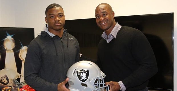 Oakland Raiders sign WR Amari Cooper to contract