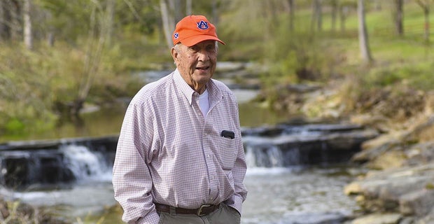 Hall Of Fame Auburn Football Coach Pat Dye Dead At Age 80