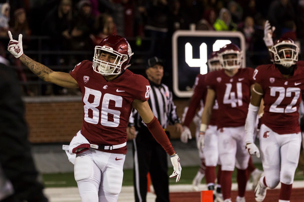 Photo: Stanford Cardinal CB Quenton Meeks (24) runs back interception for a  touchdown at the Rose Bowl - LAP20160101406 