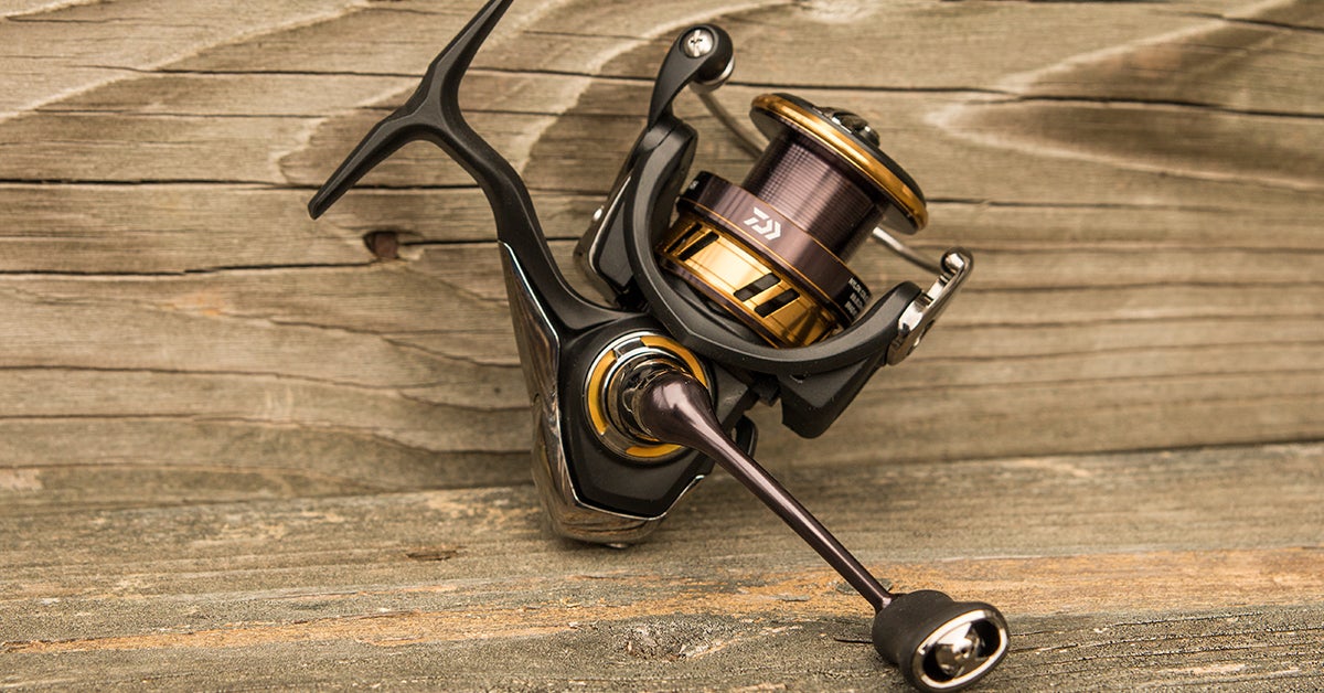 daiwa 17 legalis lt reel Spinning Reel, Size: 4000D-C based composite that is much lighter than conventional materials Daiwa 17 Legalis LT Reel