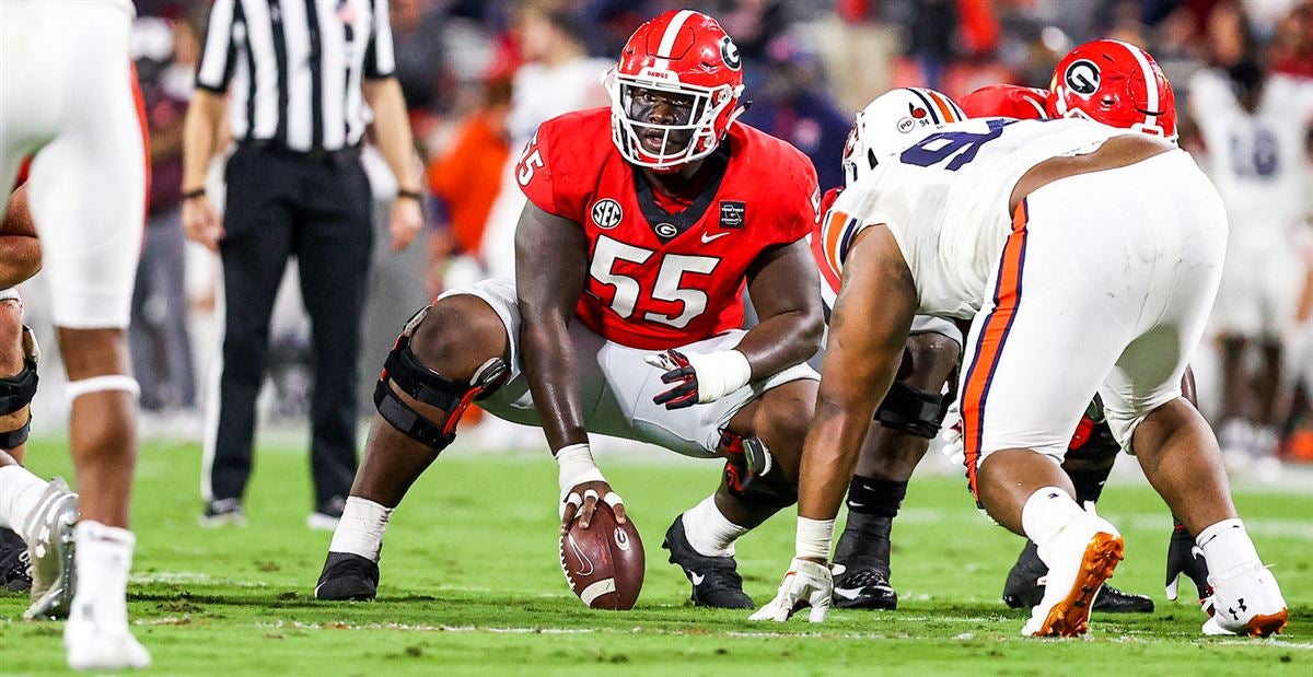 Football's Standout Season Ends with 24-21 Peach Bowl Loss to Georgia -  University of Cincinnati Athletics