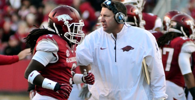 Early summer signing period for football could help Razorbacks