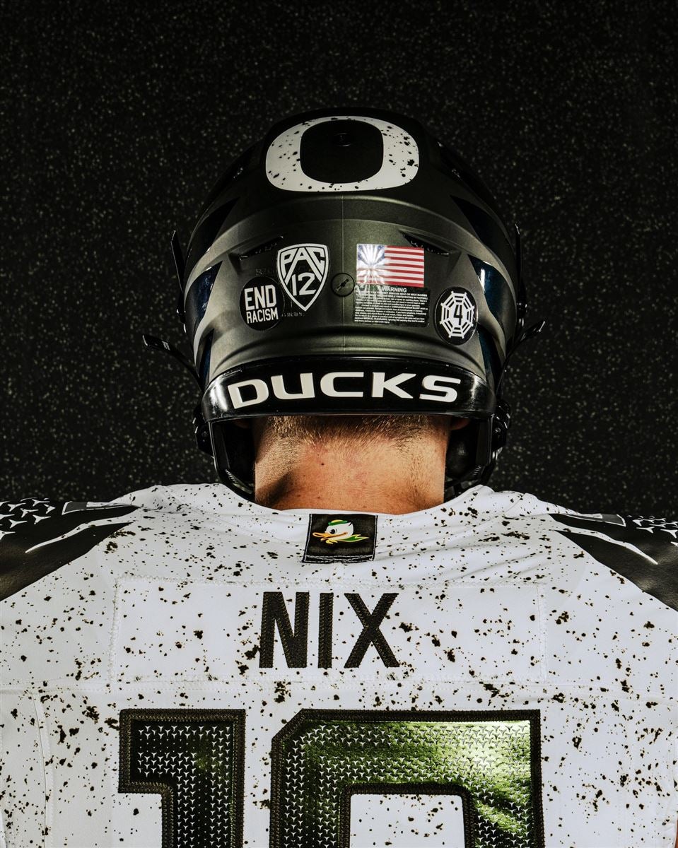 Oregon Ducks Unveil “Eggshell” Alternate Uniforms – SportsLogos